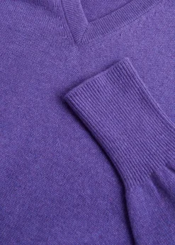 Classic Cashmere V-Neck Sweater